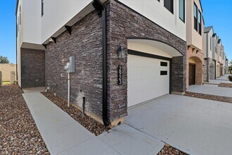 2923 El Fenice Ln in Houston, TX - Foto de edificio - Building Photo