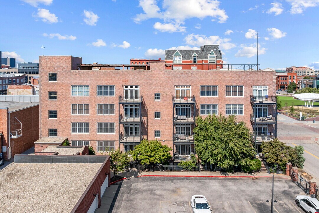 201 S St Francis Ave, Unit #401 in Wichita, KS - Building Photo