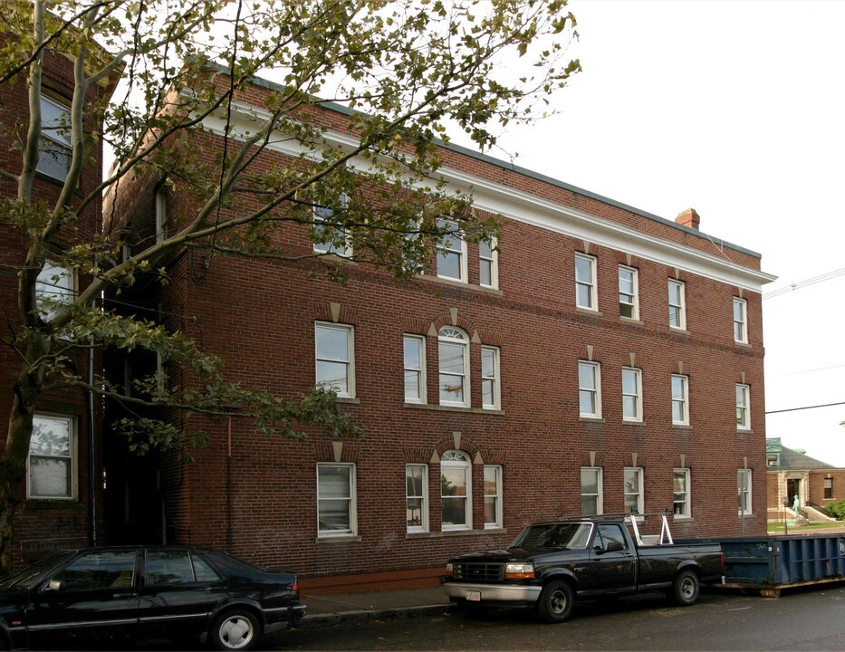 221 Shurtleff St in Chelsea, MA - Building Photo