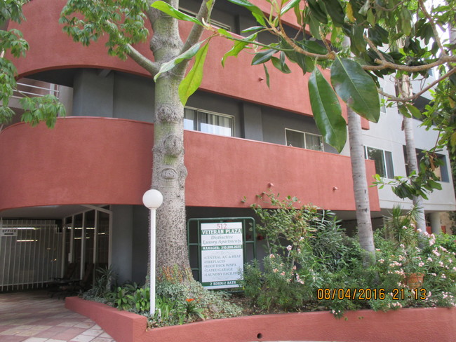 Veteran Plaza in Los Angeles, CA - Building Photo - Building Photo