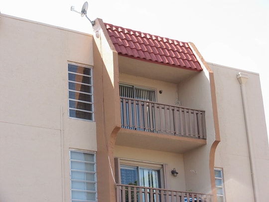 4715 NW 7th St, Unit 410 in Miami, FL - Building Photo - Building Photo