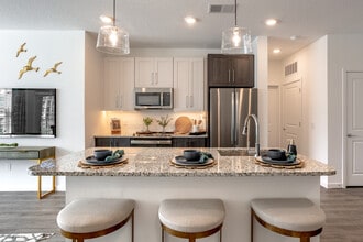 Apex Posner Park in Davenport, FL - Foto de edificio - Interior Photo