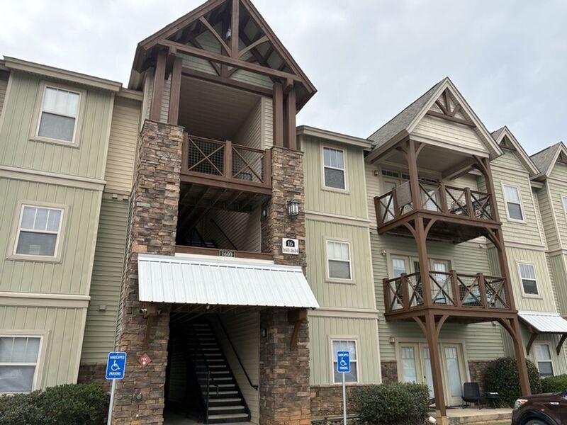 1612 Muscovy Wy in Seneca, SC - Building Photo