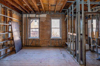 146 Glenwood Ave in Jersey City, NJ - Building Photo - Interior Photo