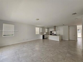 9770 NW 74th Ter in Doral, FL - Building Photo - Building Photo