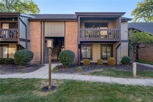 6067 Hackamore Trail in Dayton, OH - Building Photo