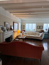 64 Maple Dr in Great Neck, NY - Building Photo - Building Photo