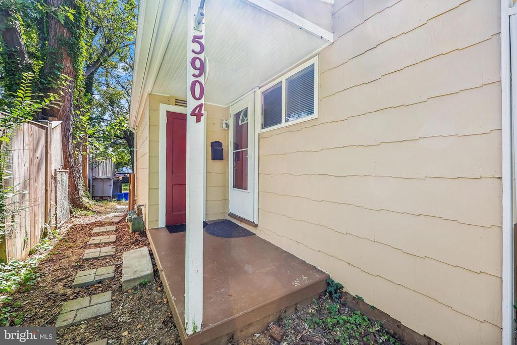 5904 Lemay Rd in Rockville, MD - Building Photo