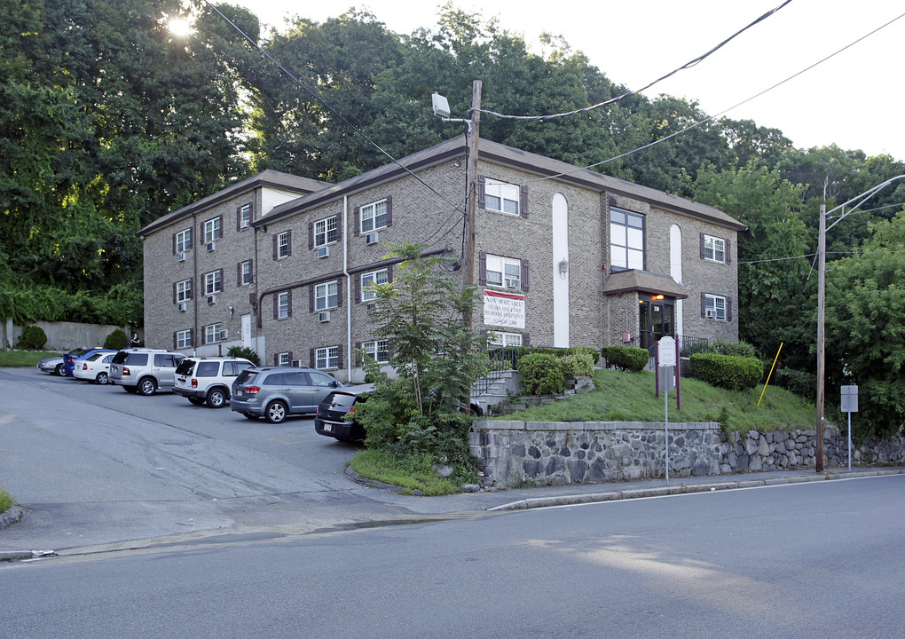 Seville Manor in Lowell, MA - Foto de edificio