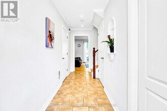 14 Poplar Crescent in Aurora, ON - Building Photo - Building Photo