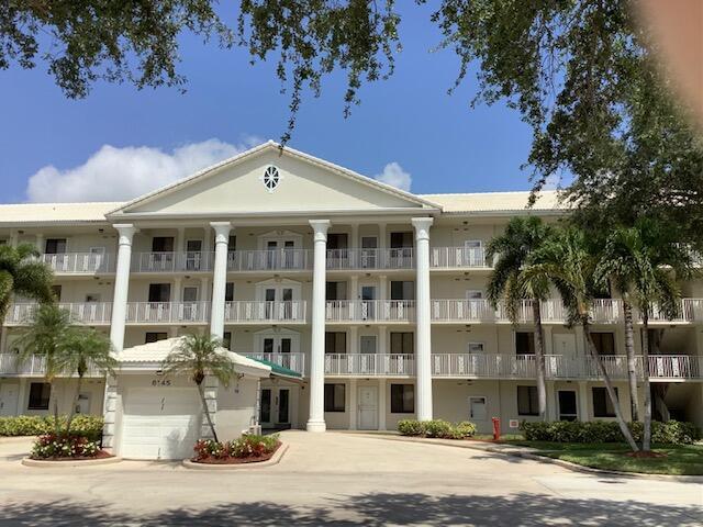 6145 Balboa Cir in Boca Raton, FL - Foto de edificio