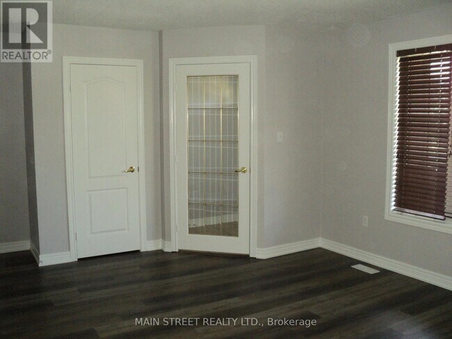 43 Spitfire Dr in Hamilton, ON - Building Photo - Building Photo