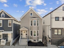 319 William St in Harrison, NJ - Building Photo