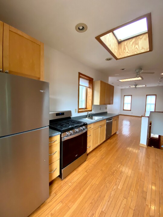 326 Point St in Camden, NJ - Building Photo