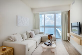 Edison Grand in Ft. Myers, FL - Foto de edificio - Building Photo