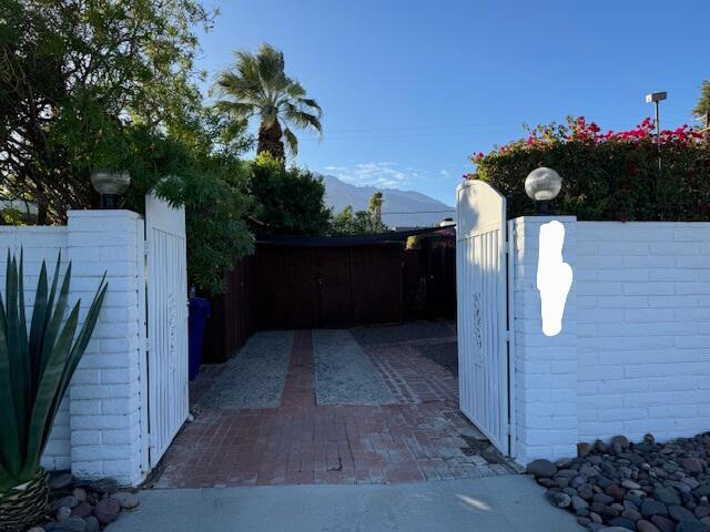 561 S Mountain View Dr in Palm Springs, CA - Building Photo - Building Photo