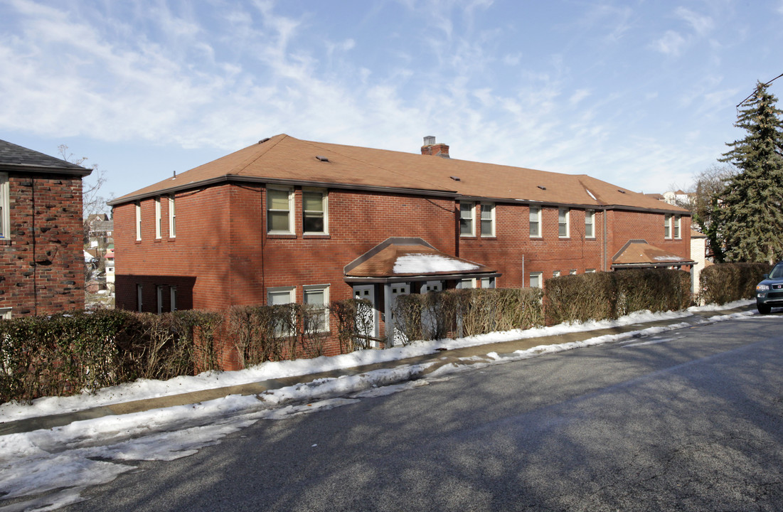 Brentwood Towne Apartments in Pittsburgh, PA - Foto de edificio