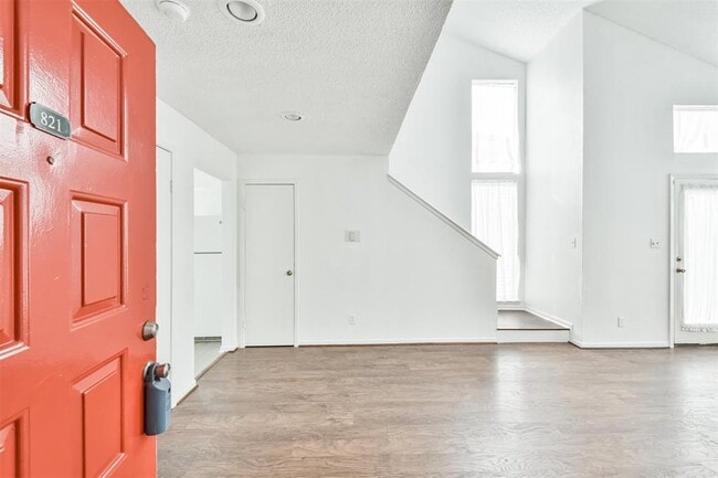property at 10855 Meadowglen Ln