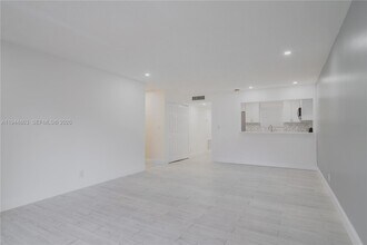 2830 Riverside Dr in Coral Springs, FL - Building Photo - Building Photo