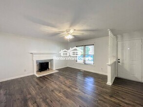 411 Linkenborough Dr in Chesapeake, VA - Foto de edificio - Building Photo