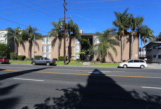 Linden Terrace Apartments in Van Nuys, CA - Building Photo - Building Photo