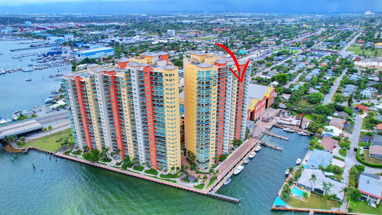 2650 Lake Shore Dr in West Palm Beach, FL - Building Photo