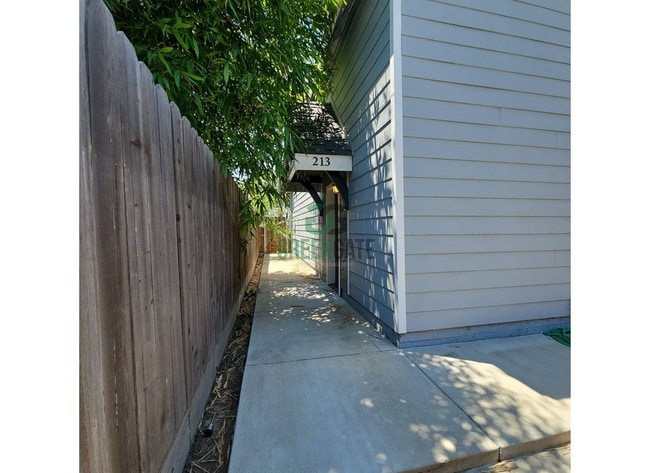 213 Virginia Ave in Modesto, CA - Building Photo - Building Photo