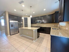 4578 Silverthorn Dr in Jacksonville, FL - Building Photo - Building Photo
