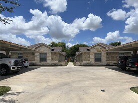 215 W Albatross Ave in Pharr, TX - Building Photo
