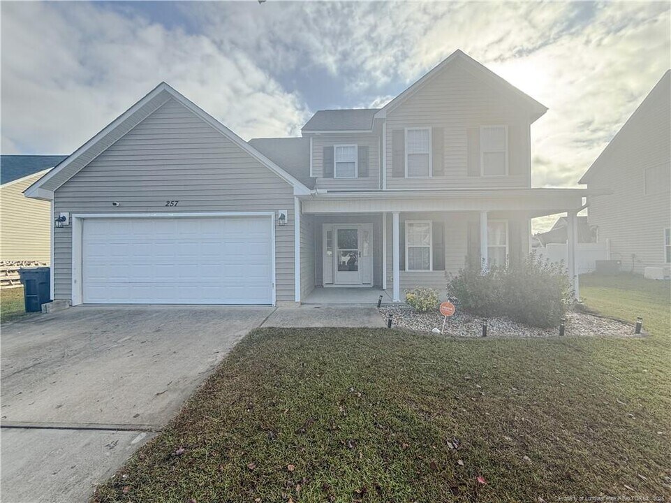 257 Ranier Dr in Raeford, NC - Building Photo