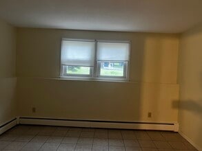 59 Manchester St in Leominster, MA - Building Photo - Building Photo