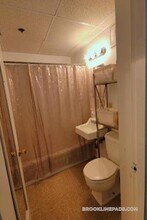 1077 Beacon St, Unit 8 in Brookline, MA - Foto de edificio - Building Photo