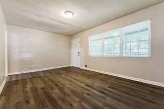 3946 Creel Dr in Lithia Springs, GA - Foto de edificio - Building Photo