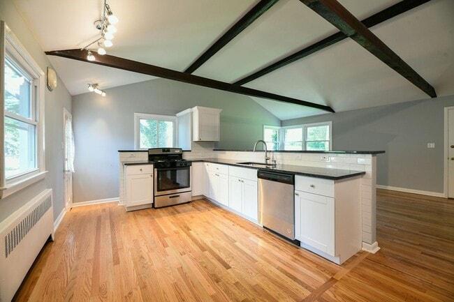 95 Riverside Dr in Hamden, CT - Building Photo - Building Photo