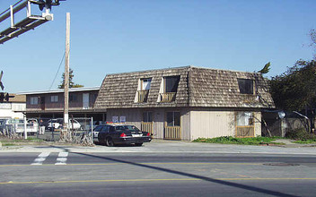 7415 Thornton Ave in Newark, CA - Building Photo - Building Photo