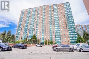 135-135 Hillcrest Ave in Mississauga, ON - Building Photo