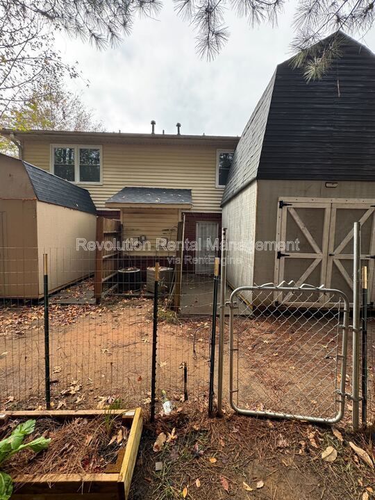 1305 Sweet Pine Dr in Norcross, GA - Foto de edificio - Building Photo