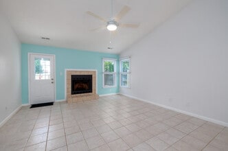 1705 Maryus Ct in Virginia Beach, VA - Foto de edificio - Building Photo