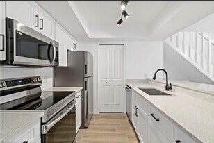 6213 Timberwood Cir, Unit 129 in Ft. Myers, FL - Building Photo