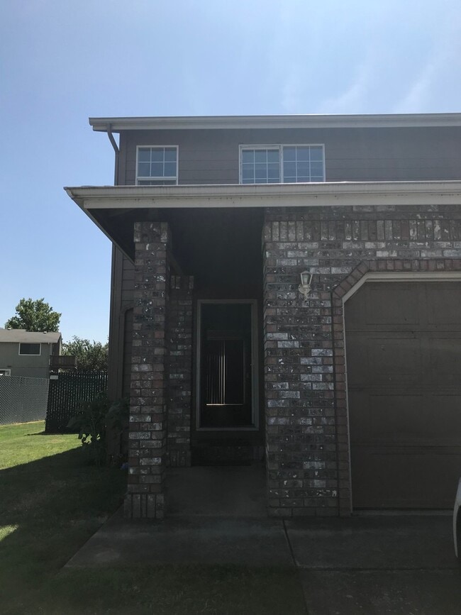 property at 701 N Cloverleaf Loop