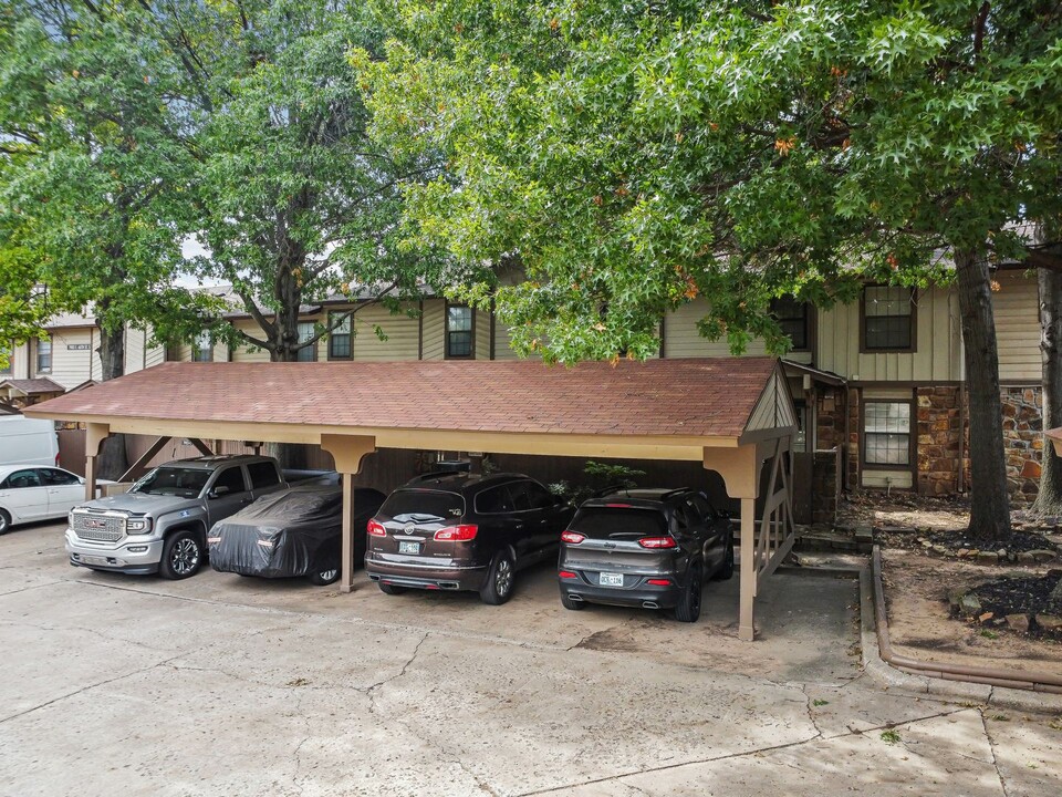 7903 E 66th St in Tulsa, OK - Foto de edificio