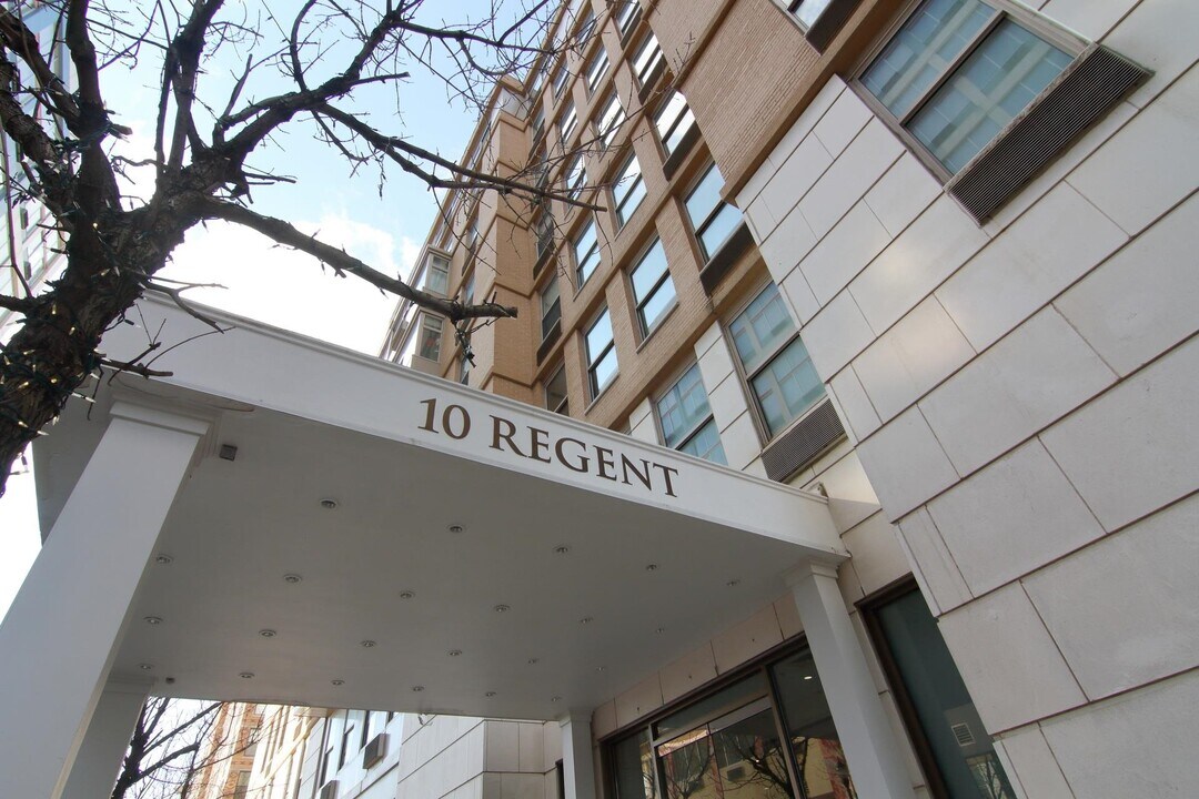 10 Regent St in Jersey City, NJ - Building Photo