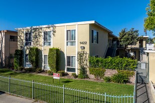 Minnie Apartments in Santa Ana, CA - Building Photo