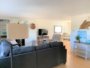 83 Brown Ave in Hampton, NH - Building Photo - Building Photo