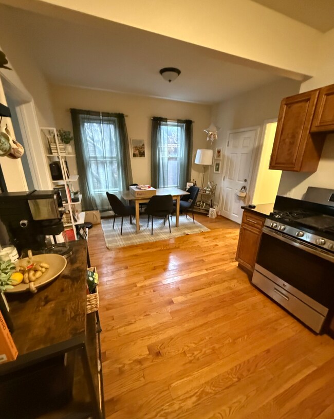 58 Medford St, Unit 1 in Somerville, MA - Building Photo - Building Photo