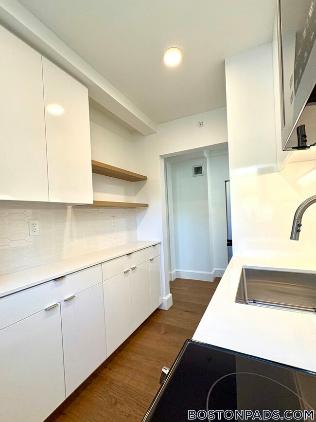 1200 Massachusetts Ave in Cambridge, MA - Foto de edificio - Building Photo