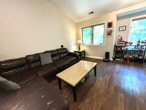 6 Augusta Dr in Clinton Township, NJ - Building Photo - Building Photo