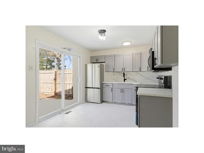 property at 28 Melwood Ct