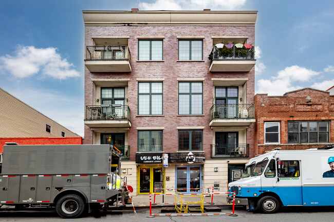 605-607 Manhattan Ave in Brooklyn, NY - Building Photo - Building Photo