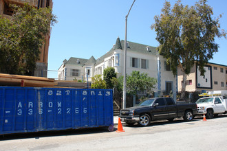 727 S Manhattan Pl in Los Angeles, CA - Building Photo - Building Photo